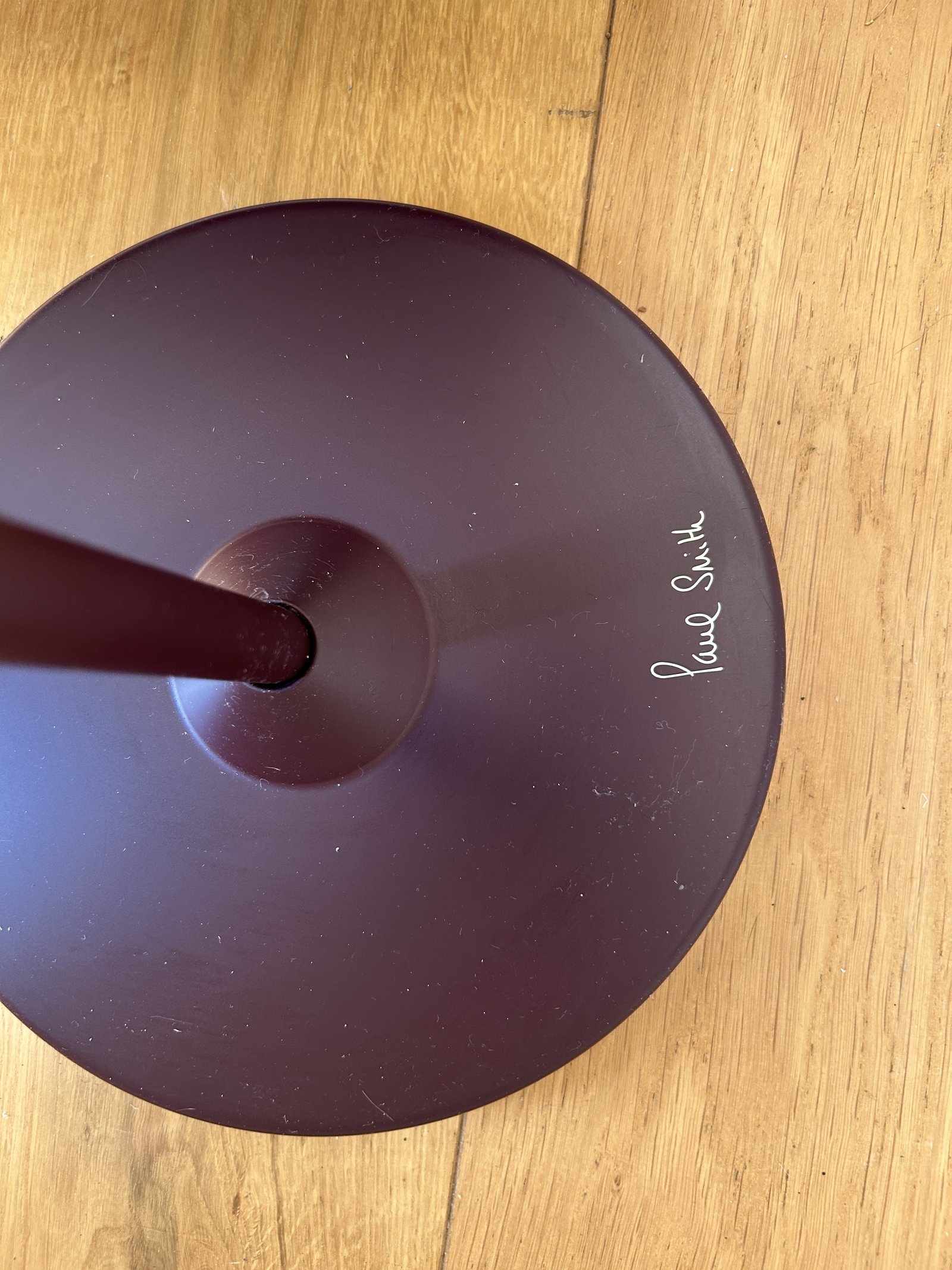 Detail of the Paul Smith signature on the burgundy base