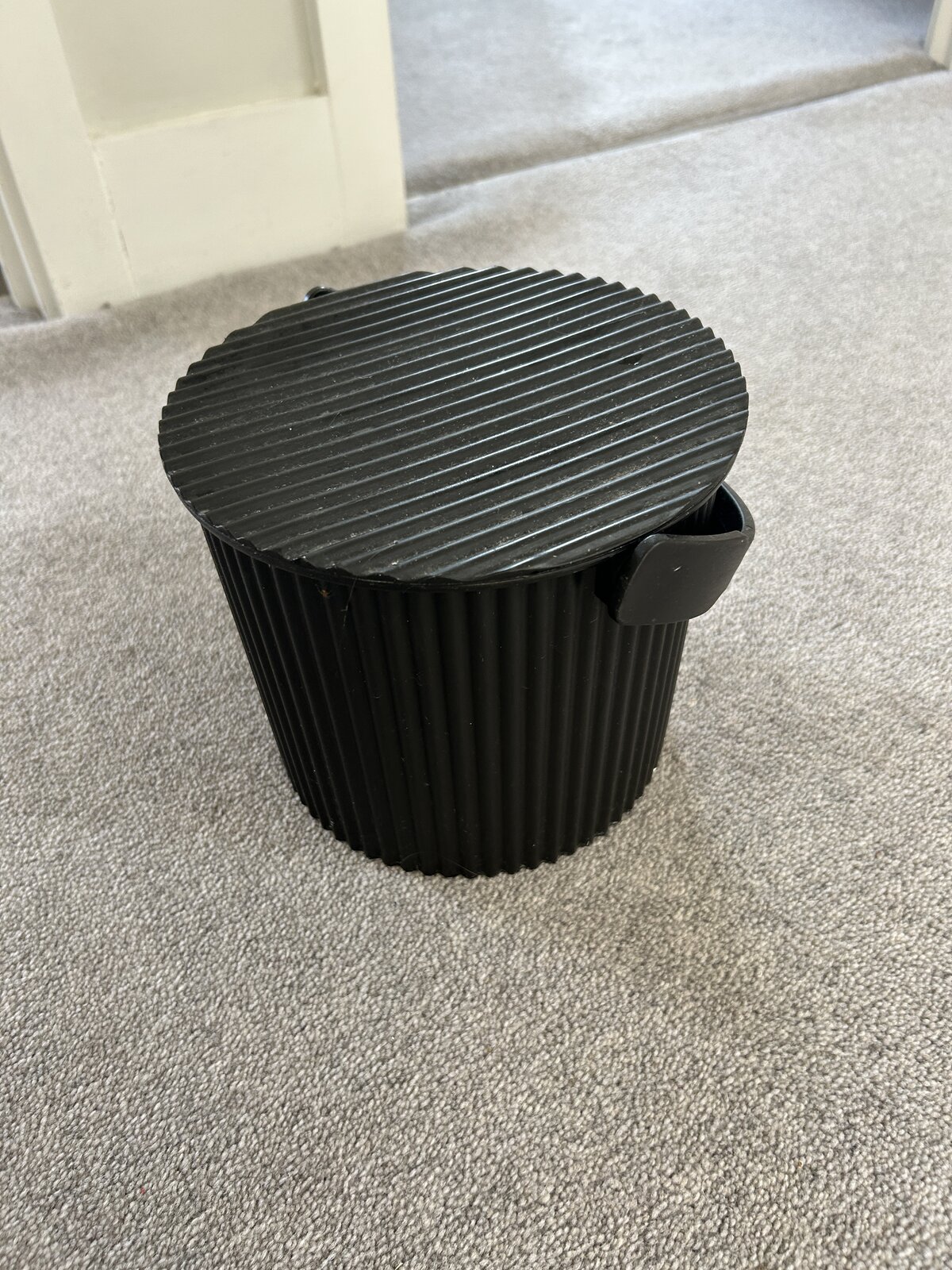 The small black Hachiman bucket, lid on